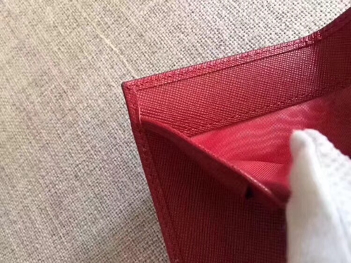 プラダ財布細部ディテール